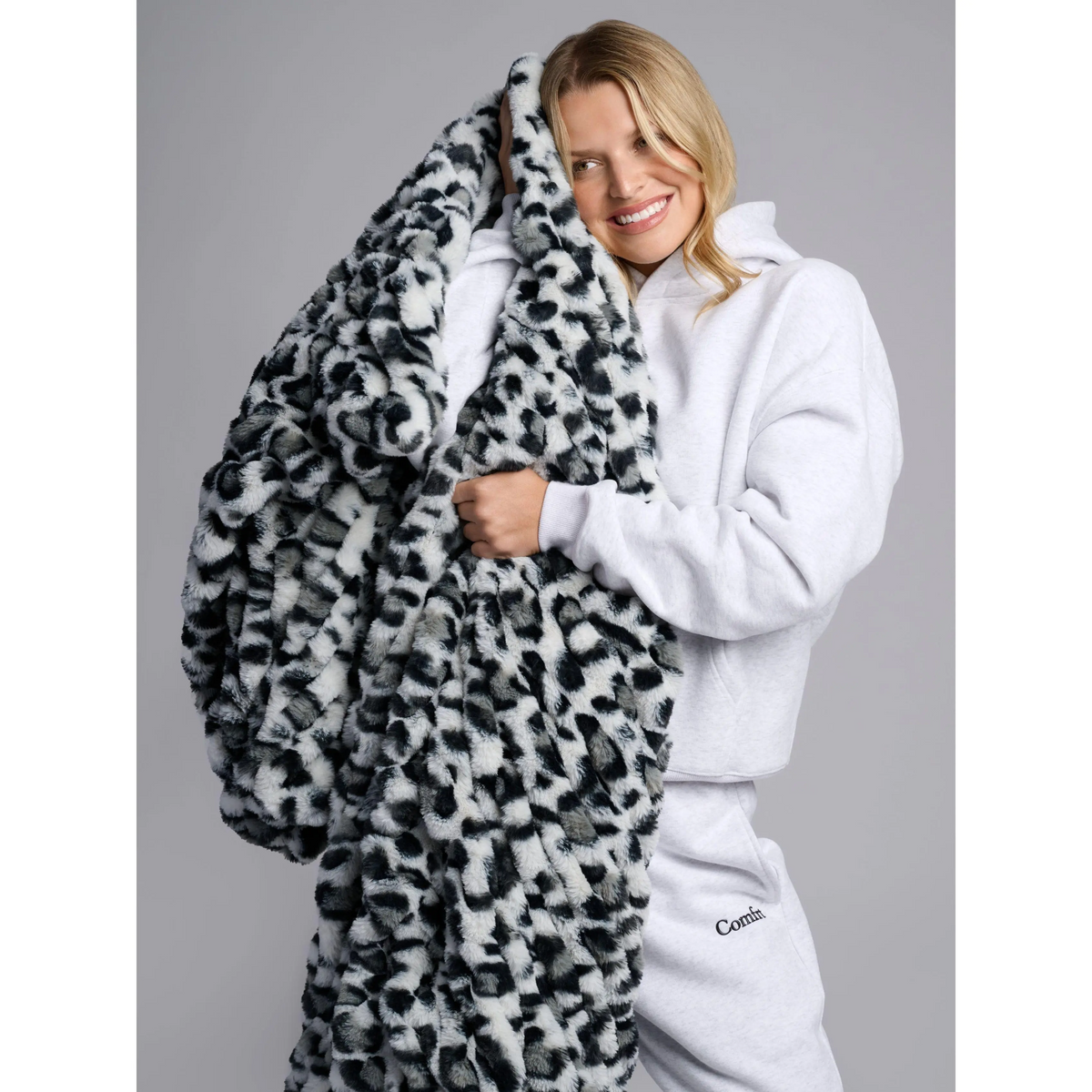 Oversized Cozy Blanket – Ultra-Soft, Warm & Plush Throw for Bed, Sofa & Everyday Comfort